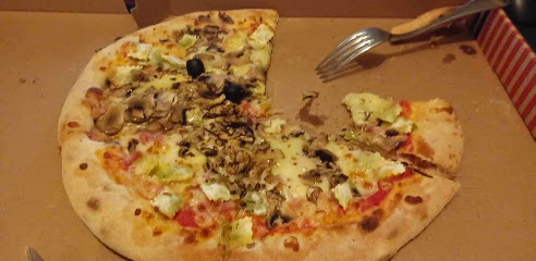 Pizza de J.charles Pizza Au Feu De Bois à Fontaine